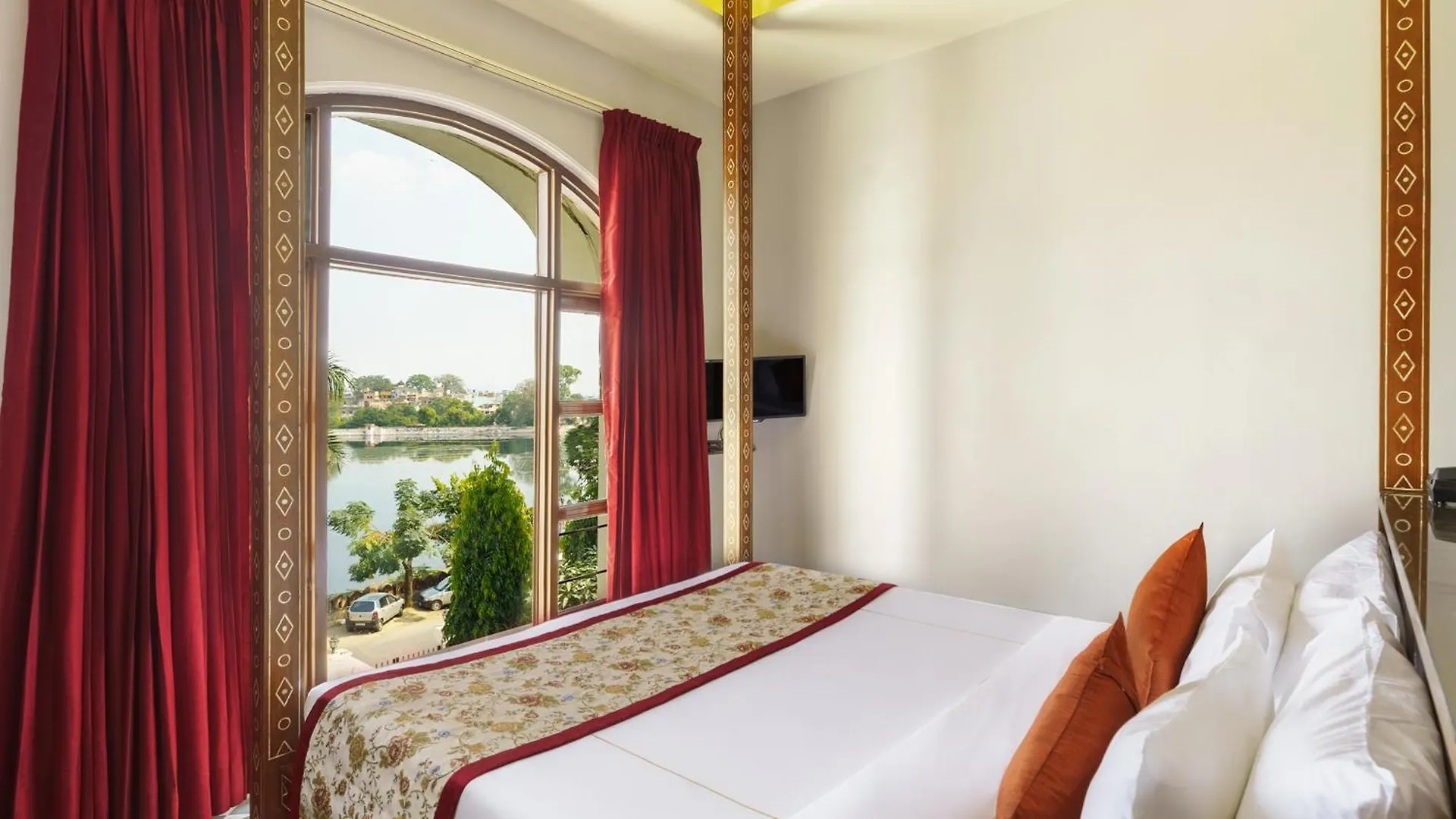 Brahma Niwas - Best Lake View Hotel In Udaipur