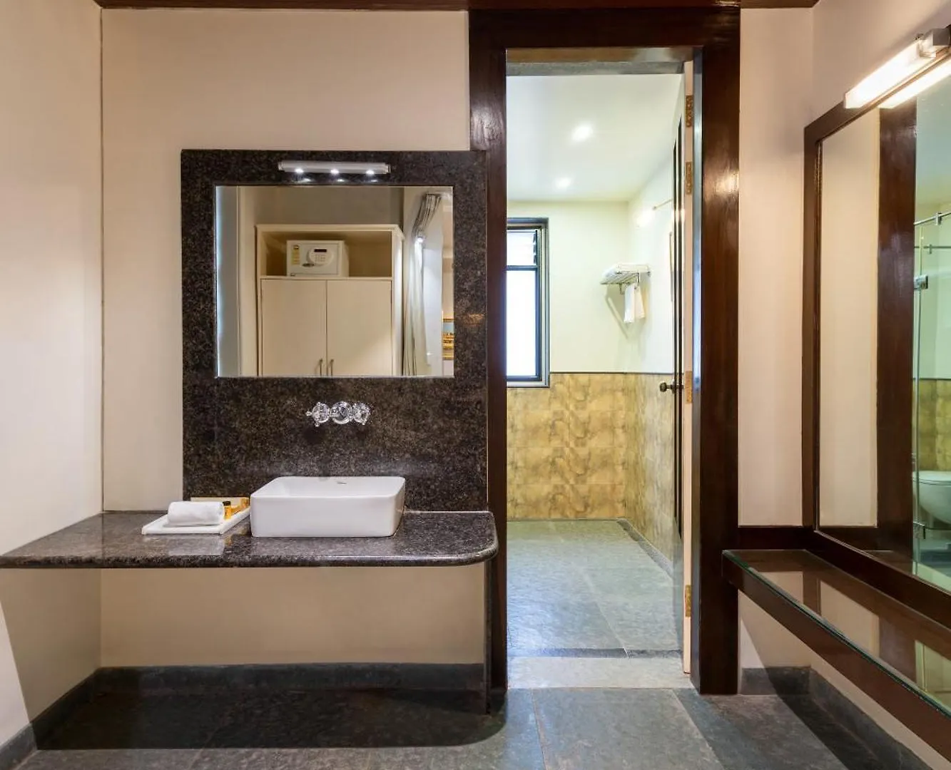 Brahma Niwas - Best Lake View Hotel In Udaipur 4*,