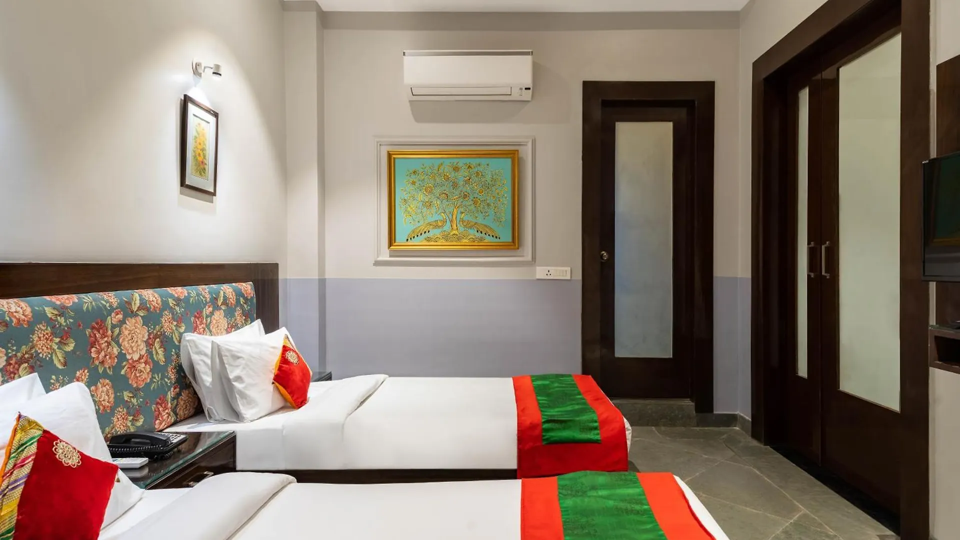 Brahma Niwas - Best Lake View Hotel In Udaipur 4*,